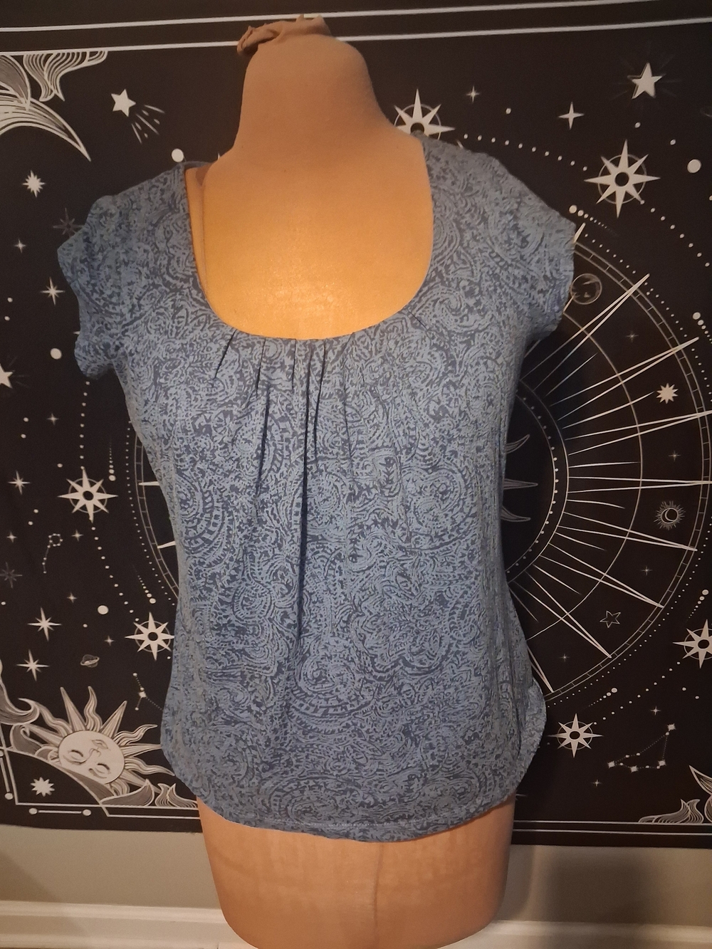 liz & co. Blue Paisley Scoop Neck Short Sleeve Tee